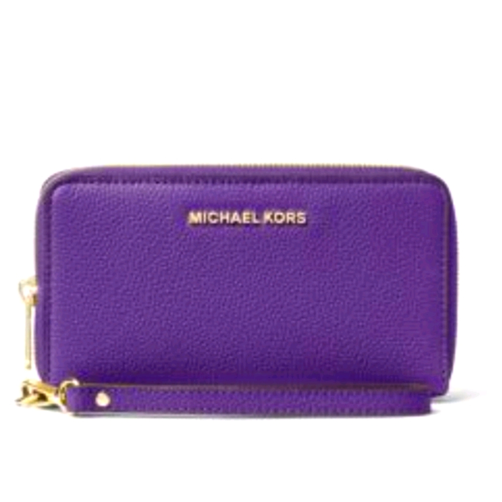 Michael Kors' multi-pocket Mercer zip wallet